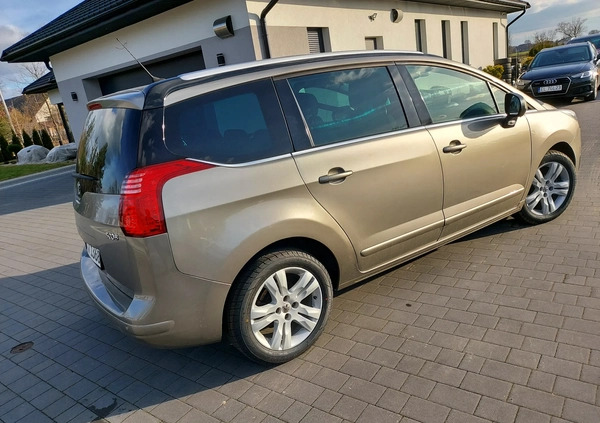 Peugeot 5008 cena 39400 przebieg: 211432, rok produkcji 2014 z Pieniężno małe 79